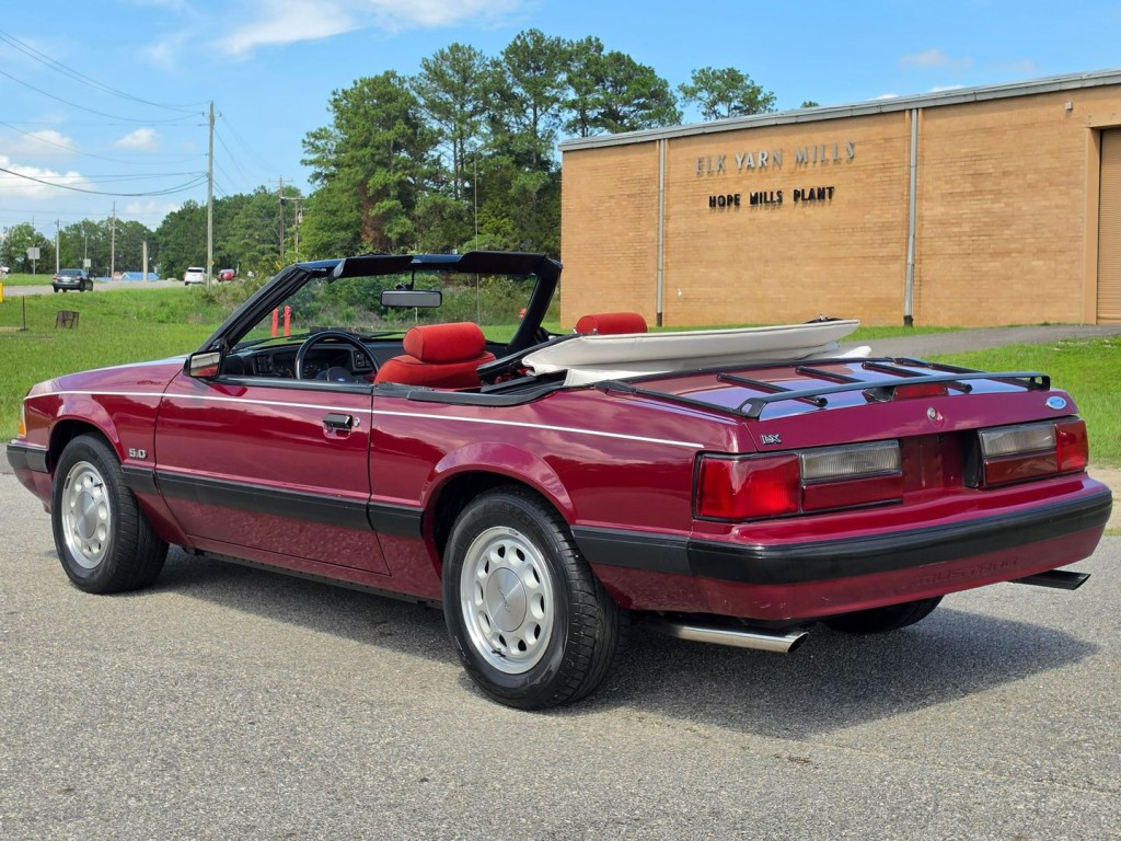 1988 Ford Mustang Image 11