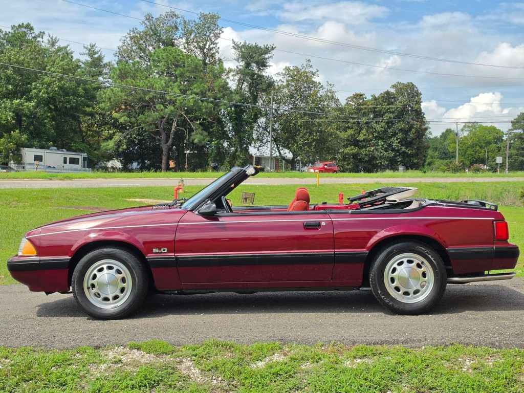 1988 Ford Mustang Image 12