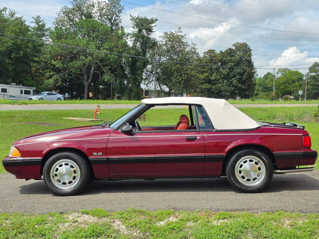 1988 Ford Mustang Image 13