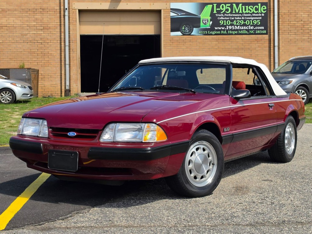 1988 Ford Mustang Image 14