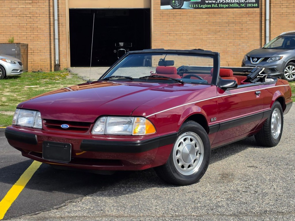 1988 Ford Mustang Image 15