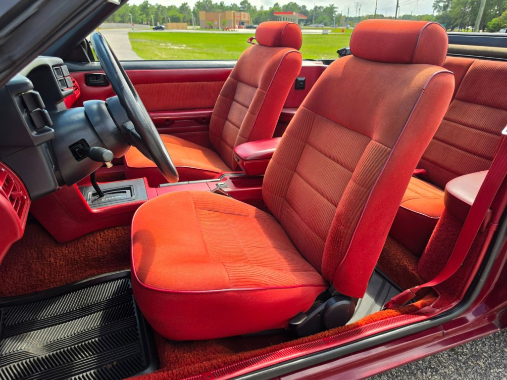 1988 Ford Mustang Image 16