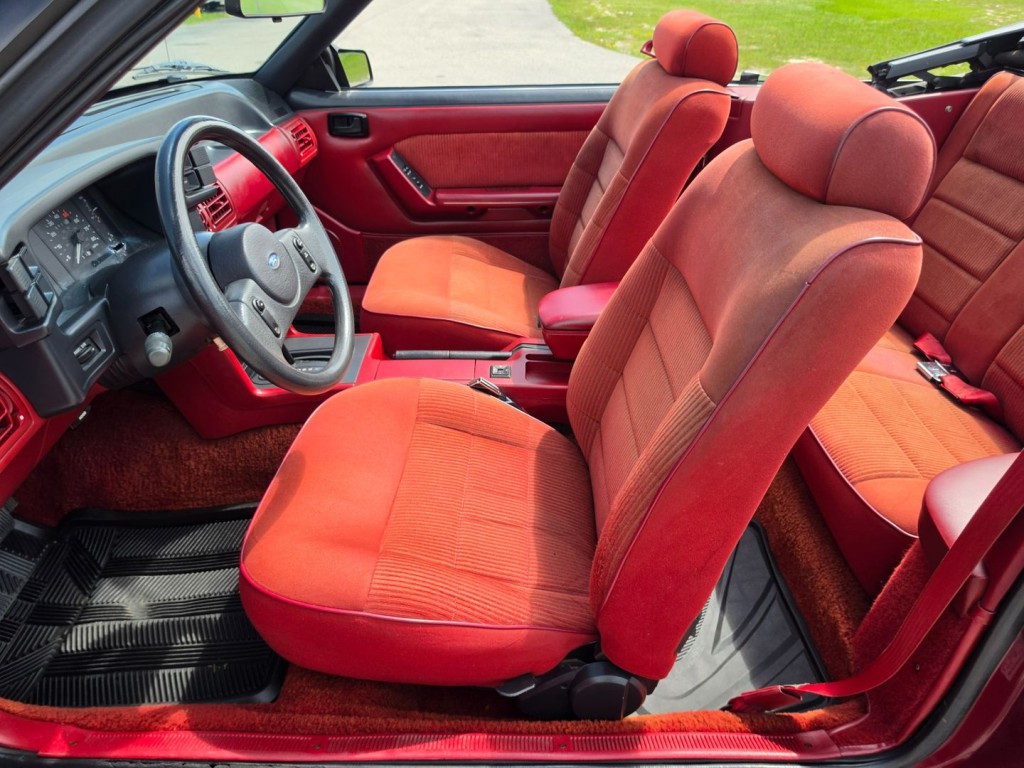 1988 Ford Mustang Image 17