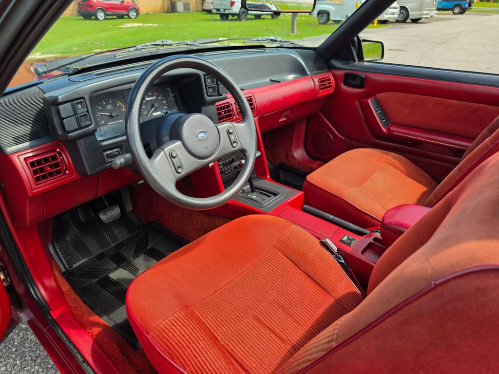 1988 Ford Mustang Image 18