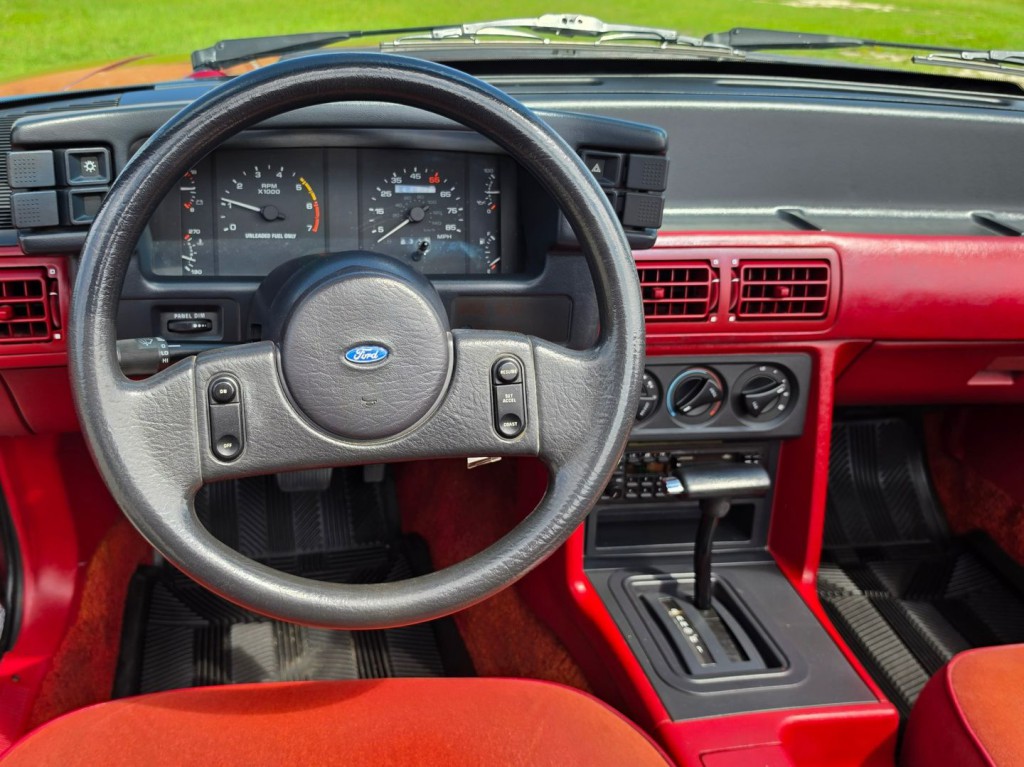 1988 Ford Mustang Image 19
