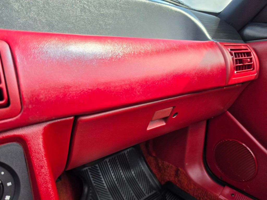 1988 Ford Mustang Image 25