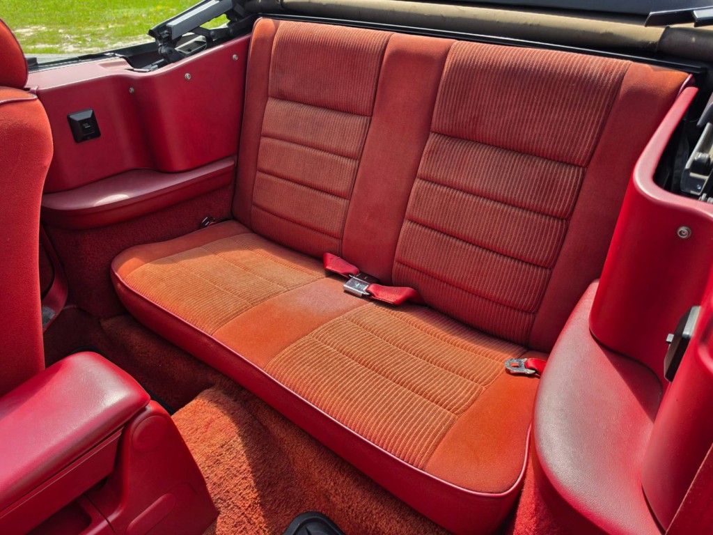 1988 Ford Mustang Image 30