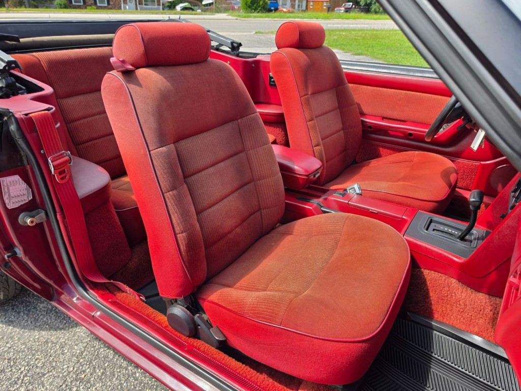 1988 Ford Mustang Image 32