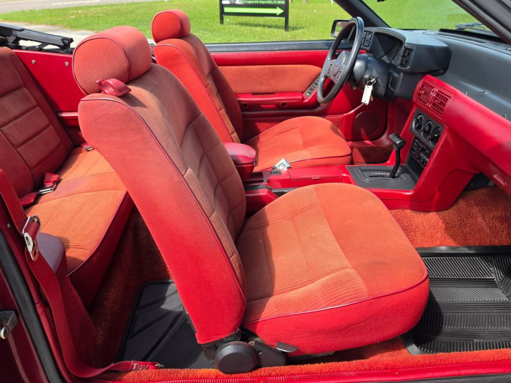 1988 Ford Mustang Image 33