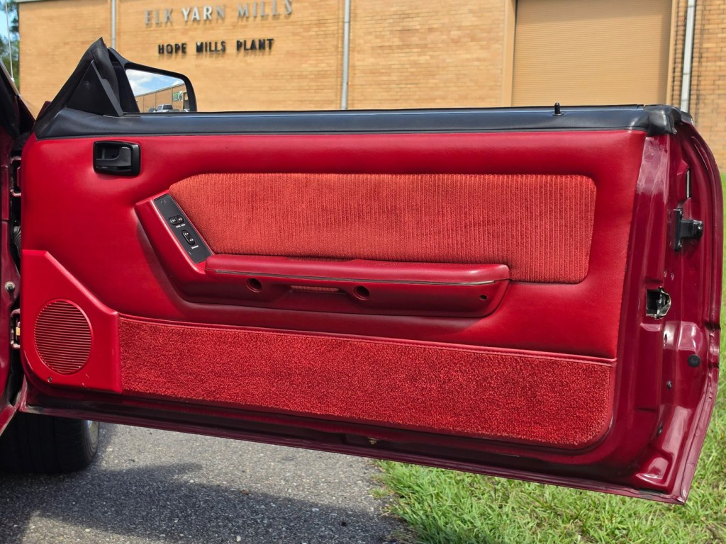 1988 Ford Mustang Image 39