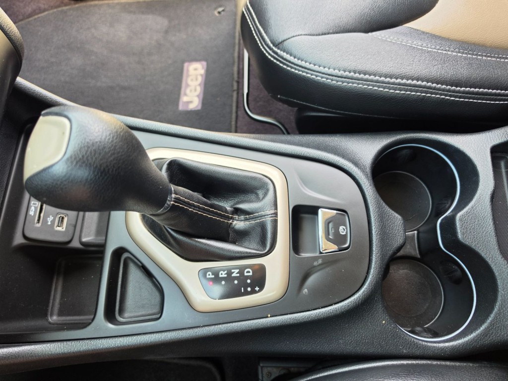 2016 Jeep Cherokee Image 24