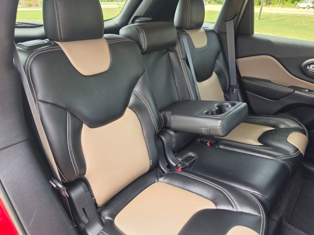 2016 Jeep Cherokee Image 28