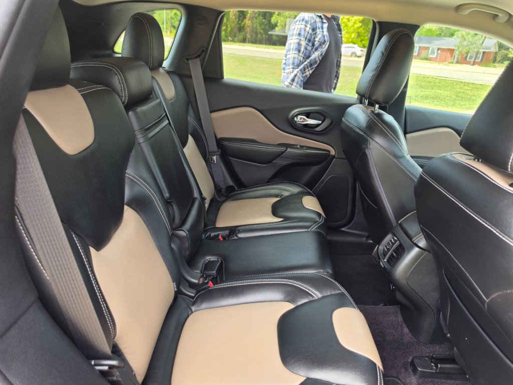2016 Jeep Cherokee Image 31
