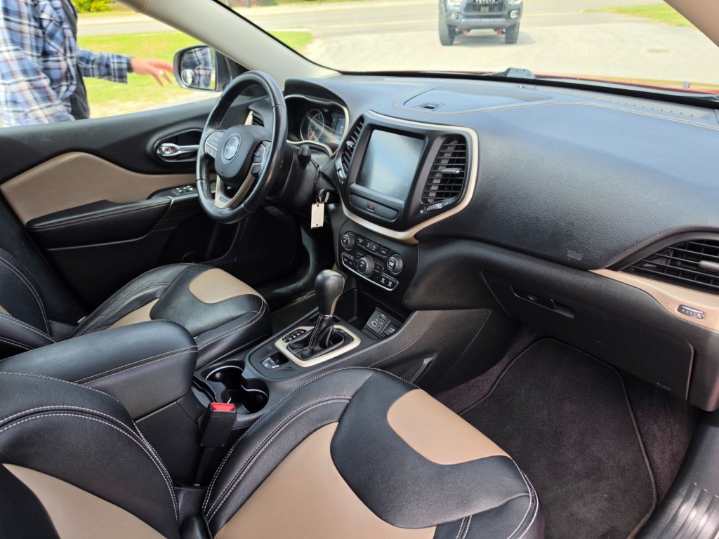 2016 Jeep Cherokee Image 32