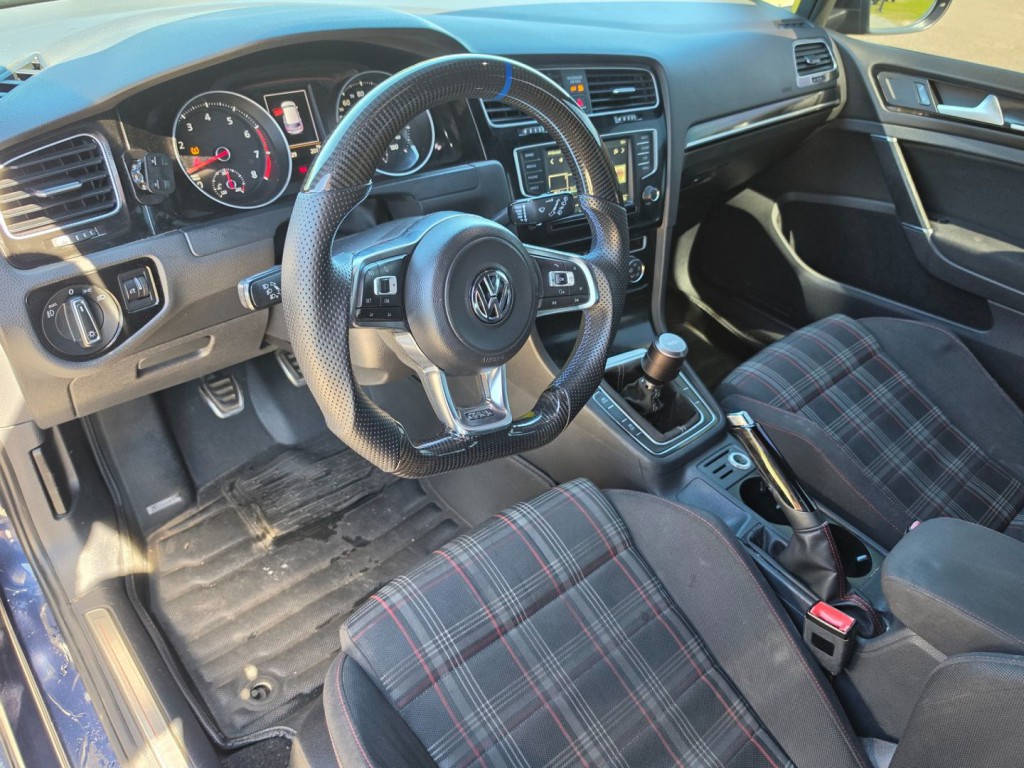 2016 Volkswagen GTI Image 16