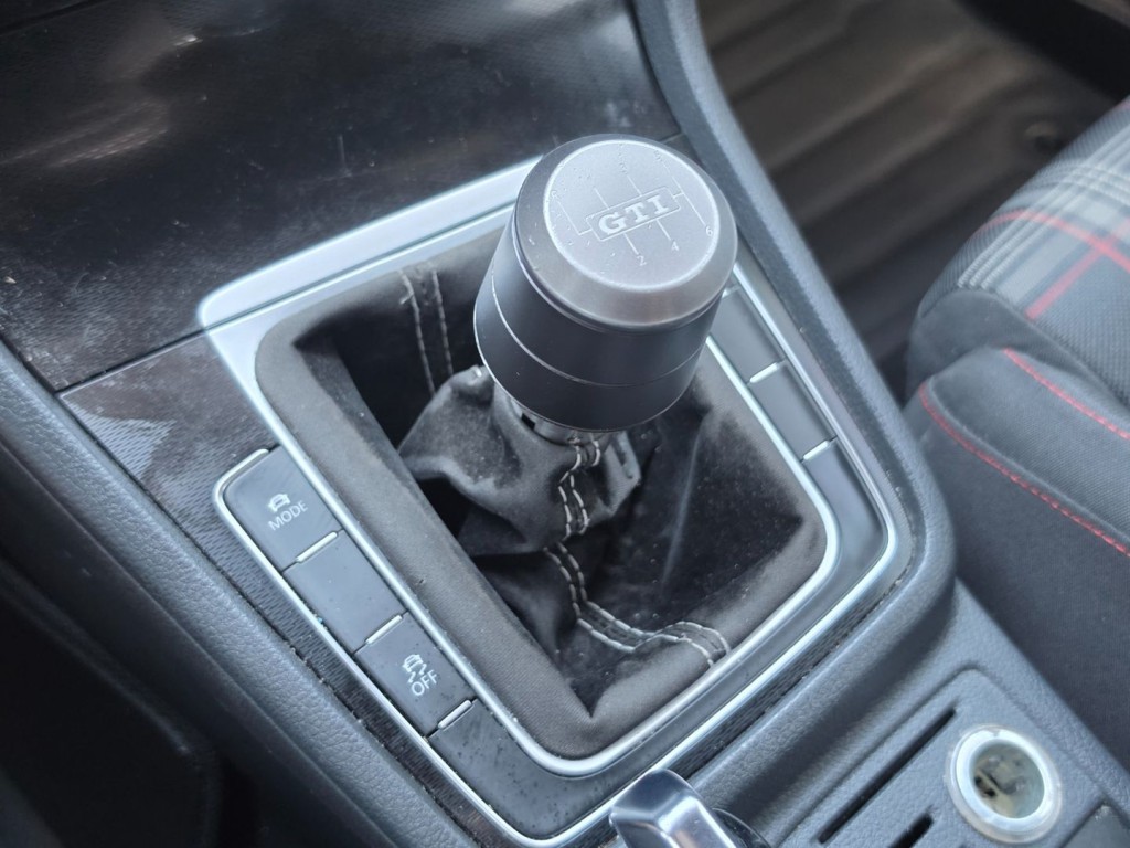 2016 Volkswagen GTI Image 20