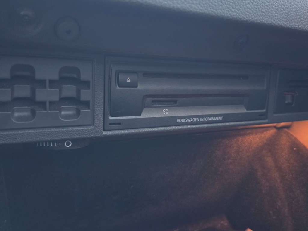 2016 Volkswagen GTI Image 24