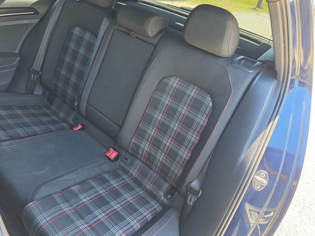 2016 Volkswagen GTI Image 25