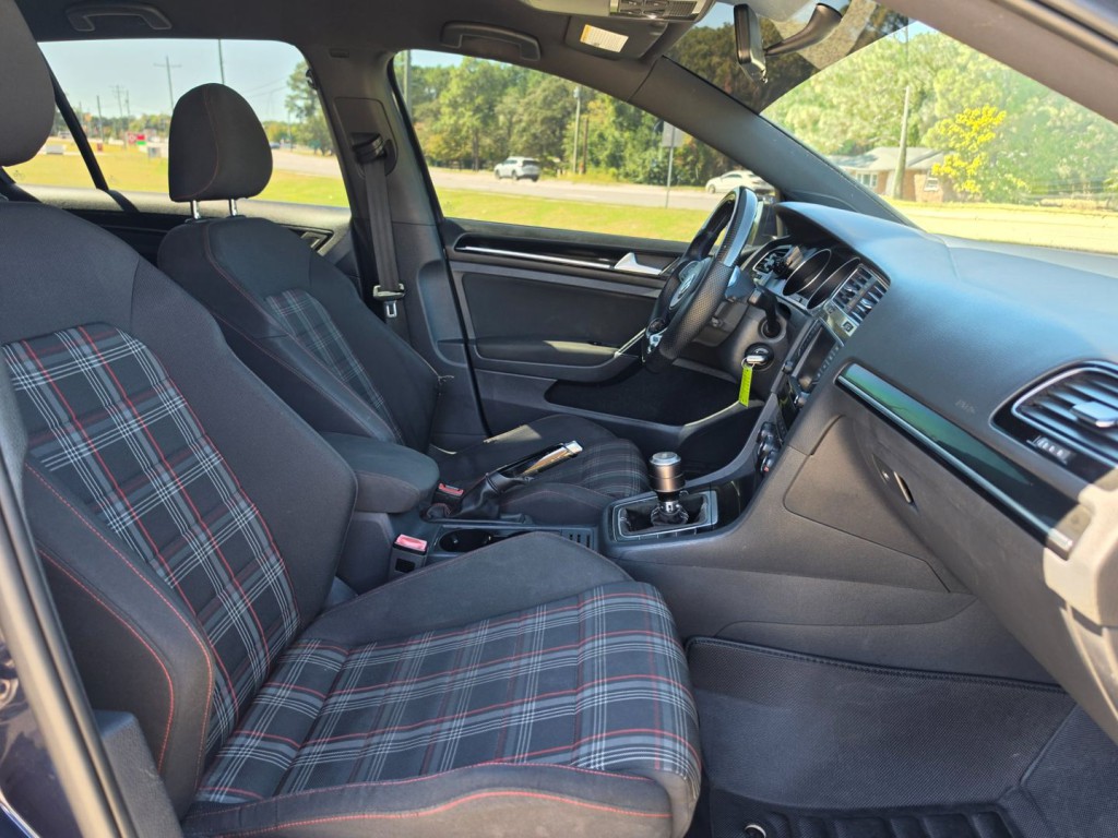 2016 Volkswagen GTI Image 28