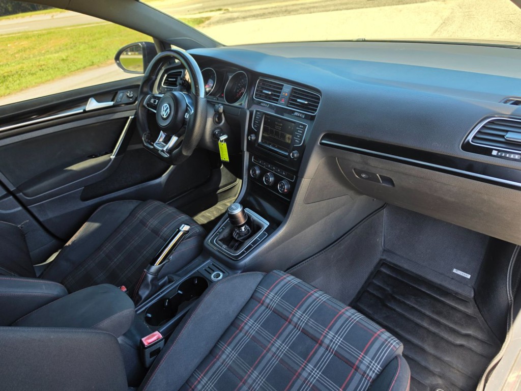 2016 Volkswagen GTI Image 29