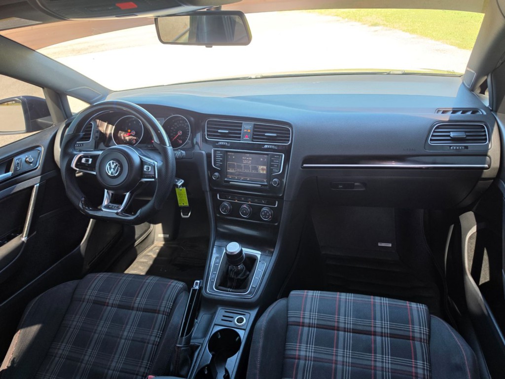 2016 Volkswagen GTI Image 30