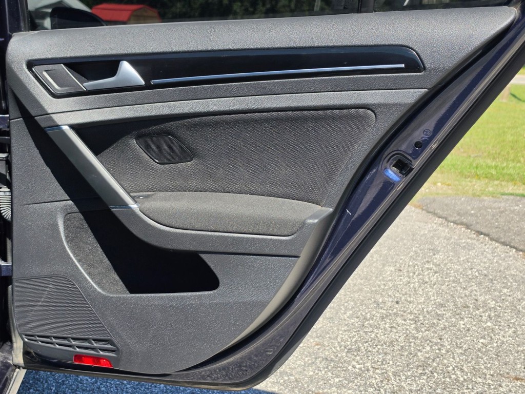 2016 Volkswagen GTI Image 35