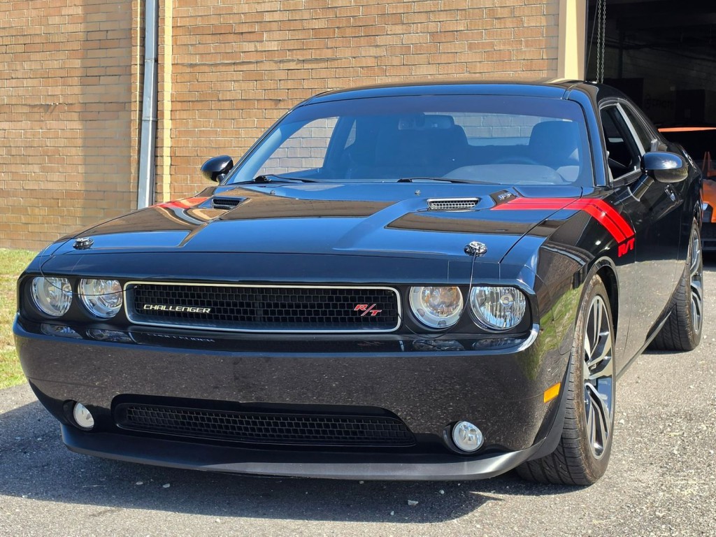 2013 Dodge Challenger Image 2