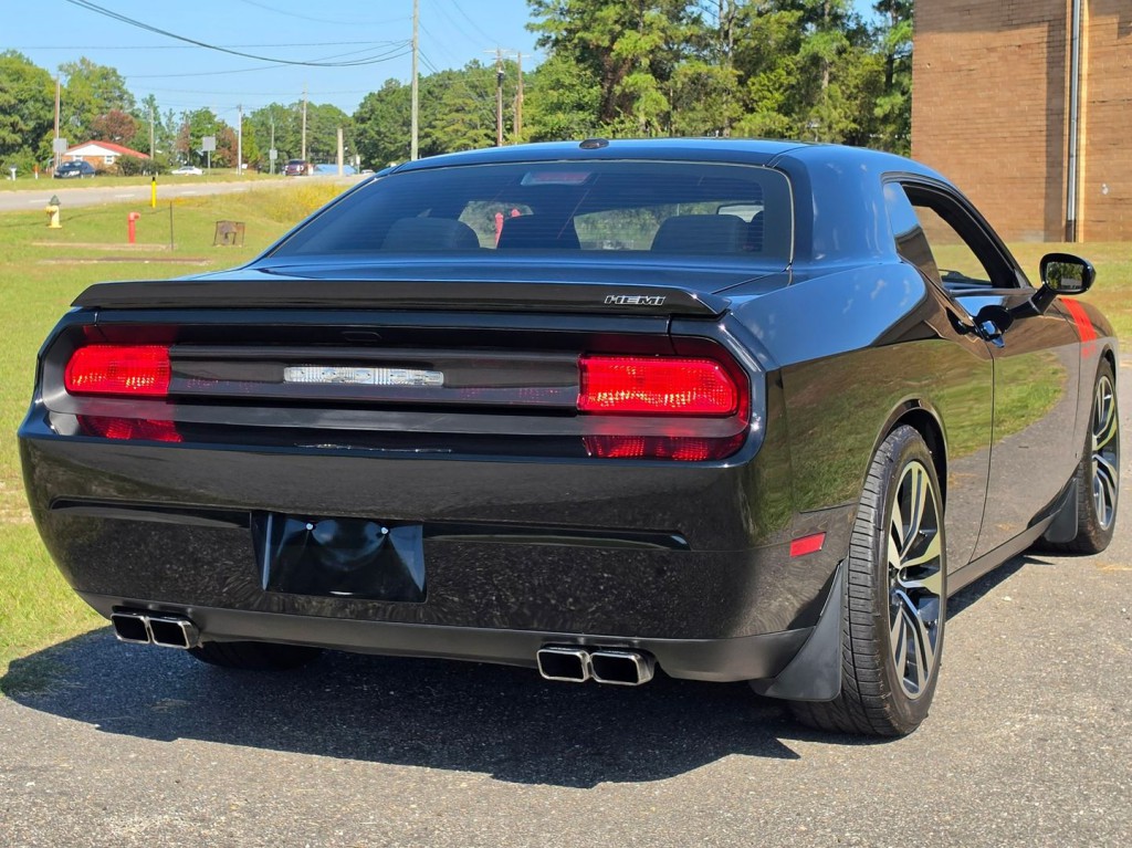 2013 Dodge Challenger Image 8