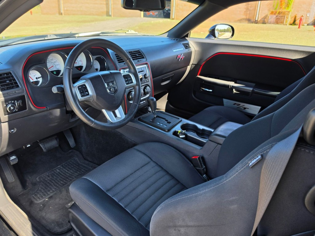 2013 Dodge Challenger Image 16