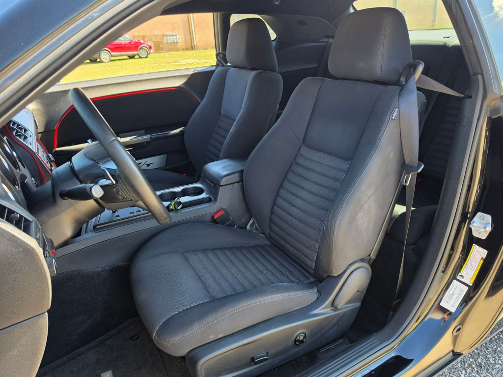 2013 Dodge Challenger Image 26