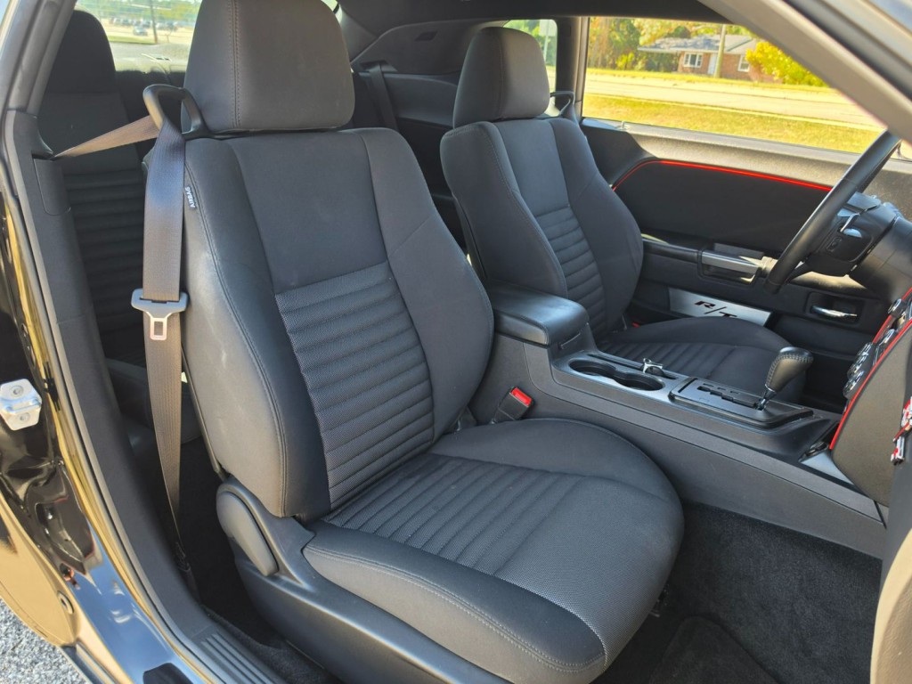 2013 Dodge Challenger Image 29