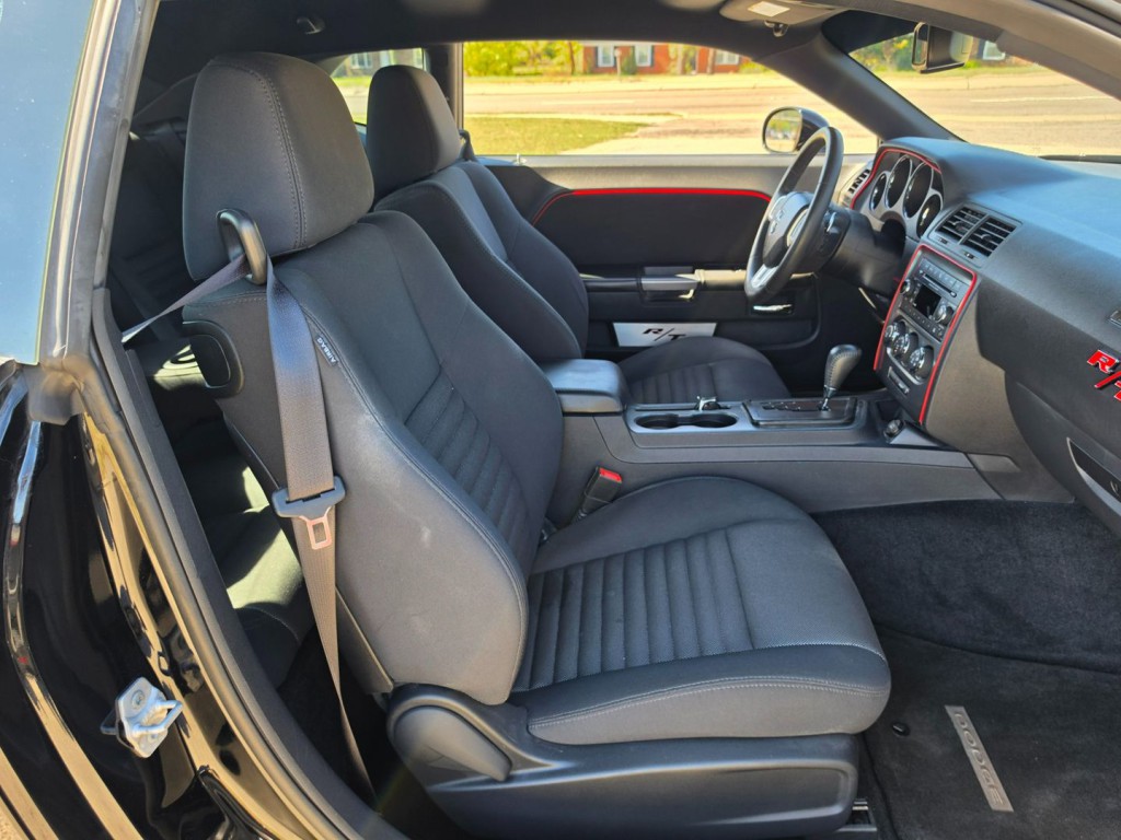2013 Dodge Challenger Image 30