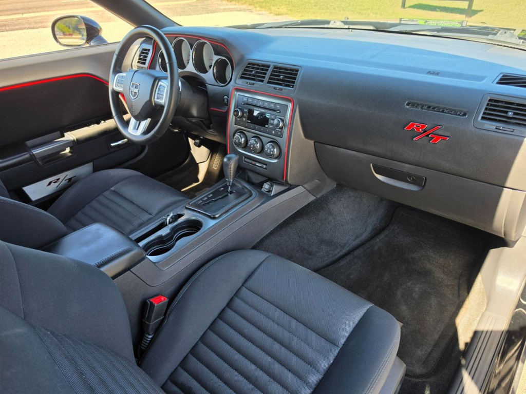 2013 Dodge Challenger Image 31