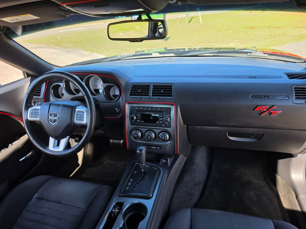 2013 Dodge Challenger Image 32