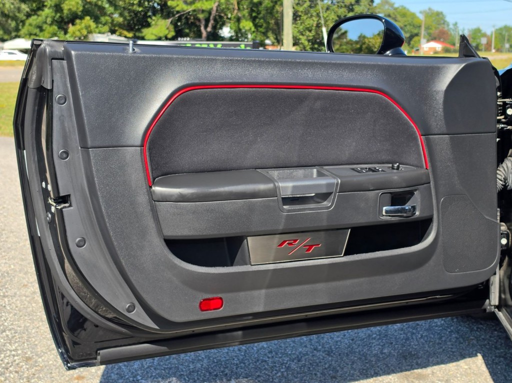 2013 Dodge Challenger Image 37