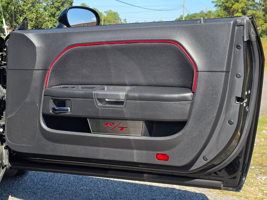 2013 Dodge Challenger Image 38