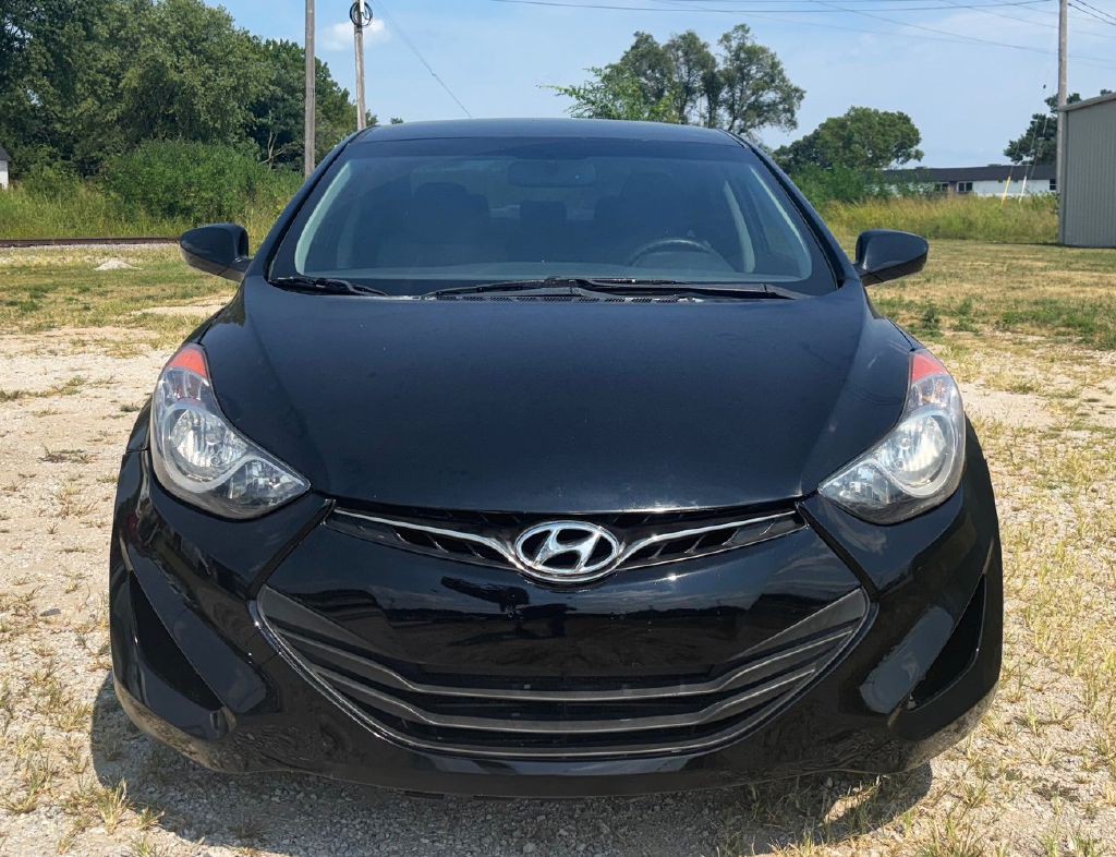2013 Hyundai Elantra Image 2
