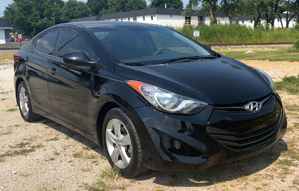 2013 Hyundai Elantra Image 3
