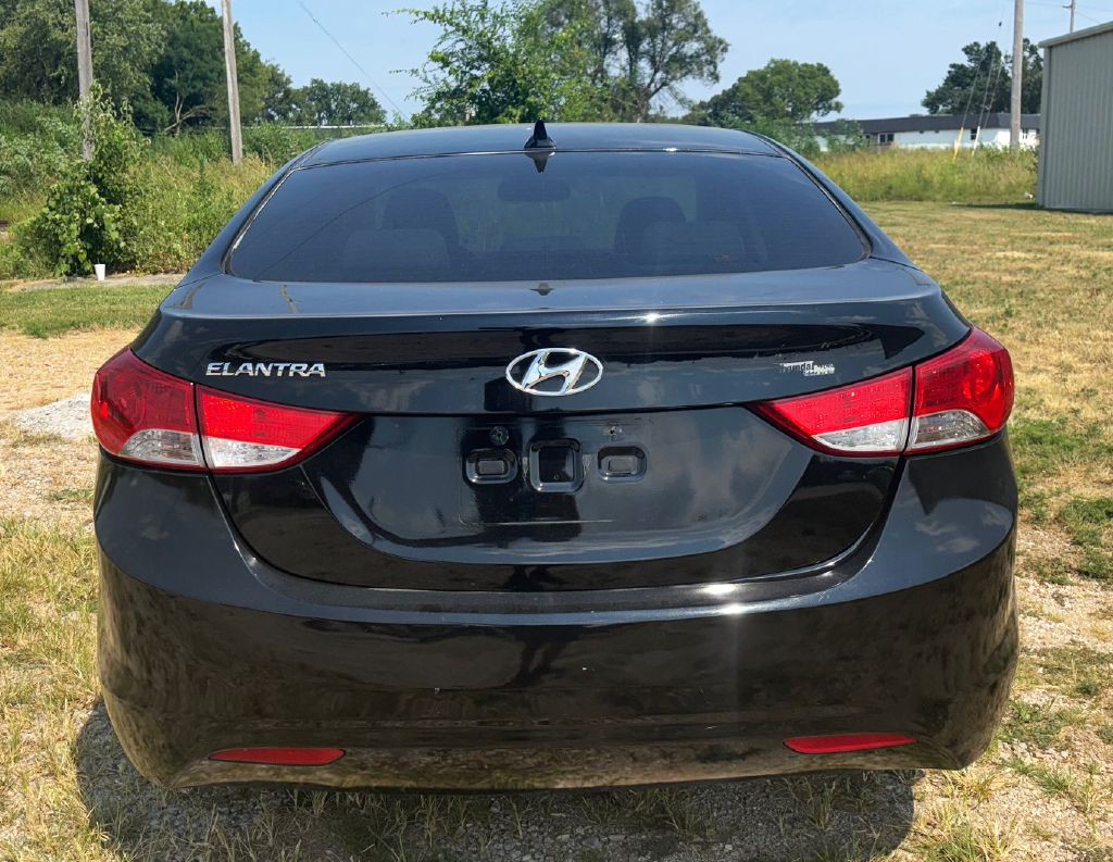 2013 Hyundai Elantra Image 6