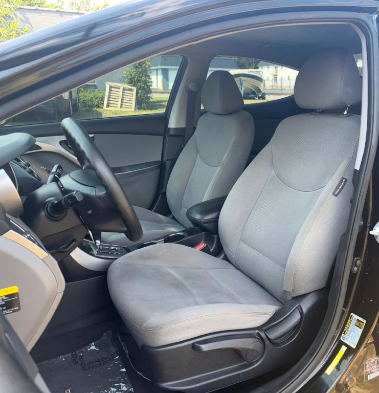 2013 Hyundai Elantra Image 9