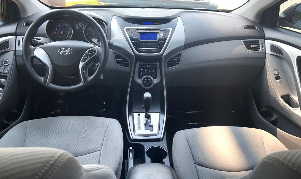 2013 Hyundai Elantra Image 10