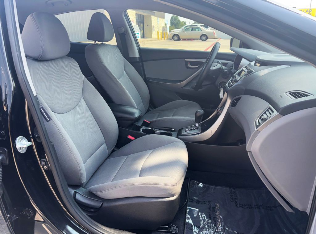 2013 Hyundai Elantra Image 12