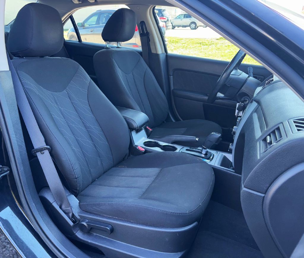 2010 Mercury Milan Image 12