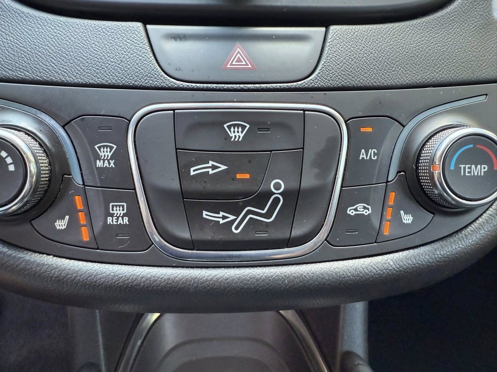 2016 Chevrolet Malibu Image 21