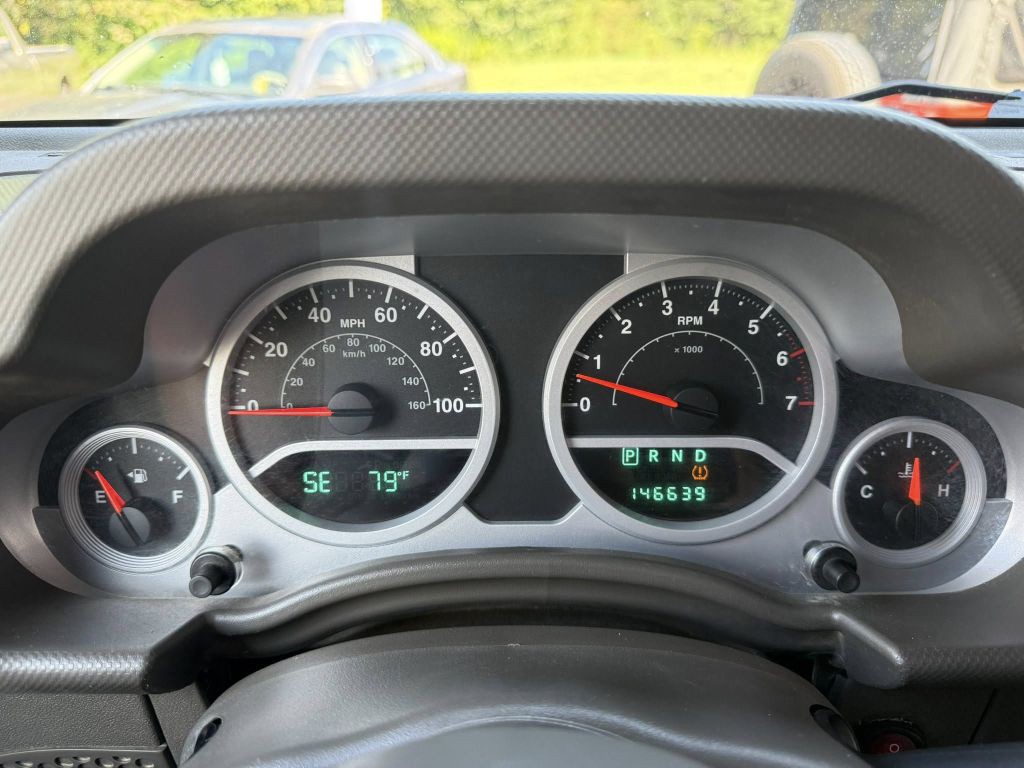 2010 Jeep Wrangler Image 20