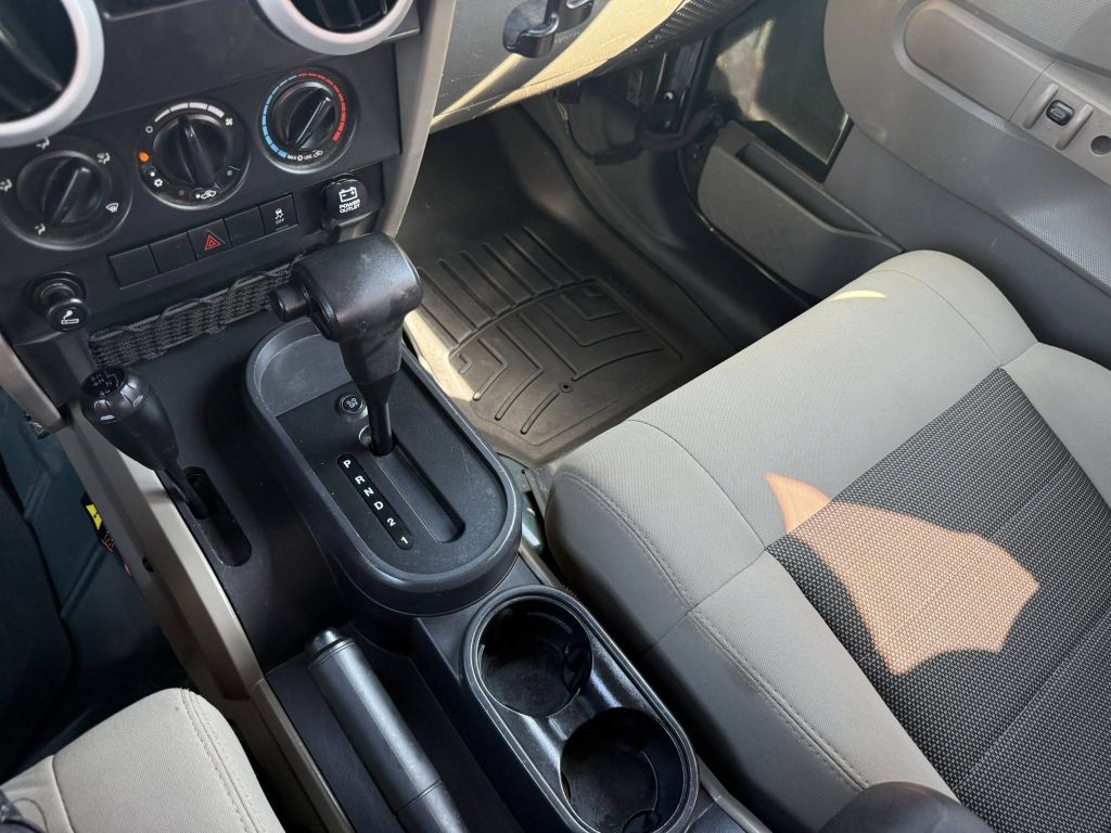 2010 Jeep Wrangler Image 22