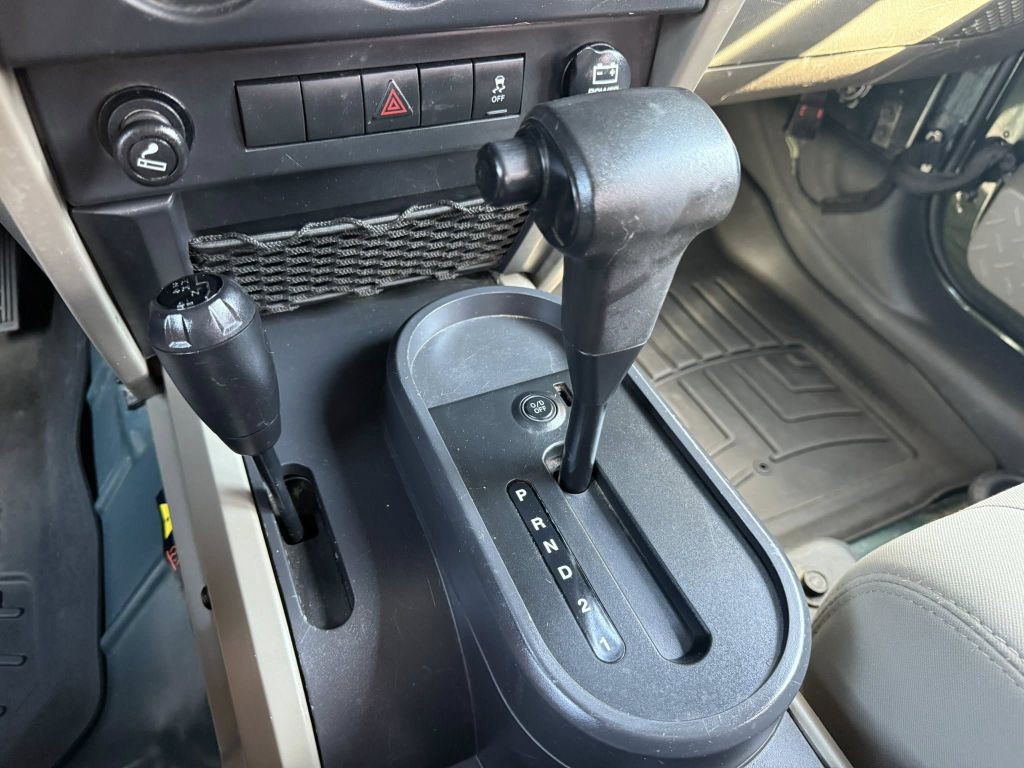 2010 Jeep Wrangler Image 23