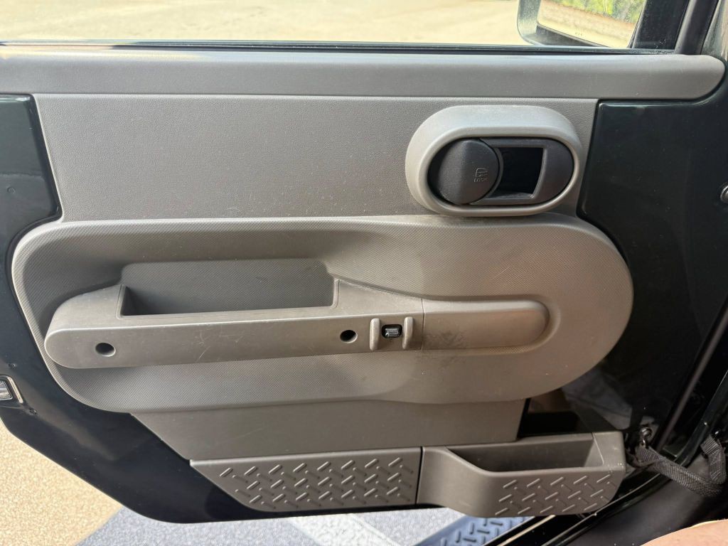2010 Jeep Wrangler Image 24
