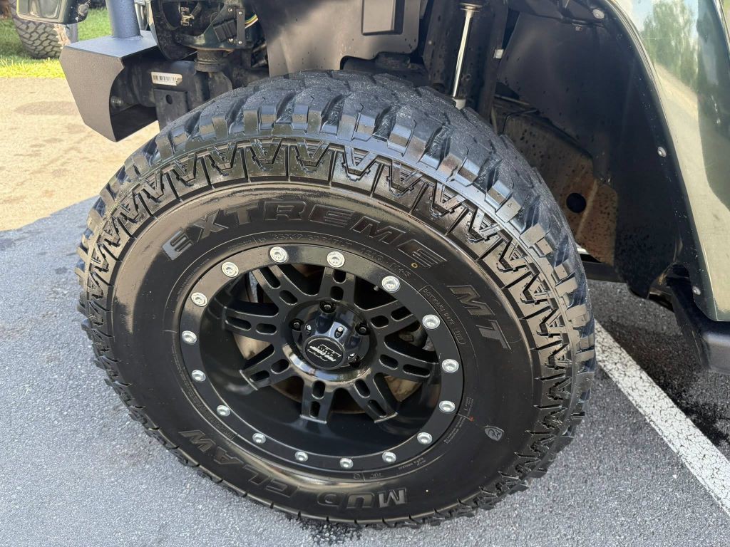 2010 Jeep Wrangler Image 32