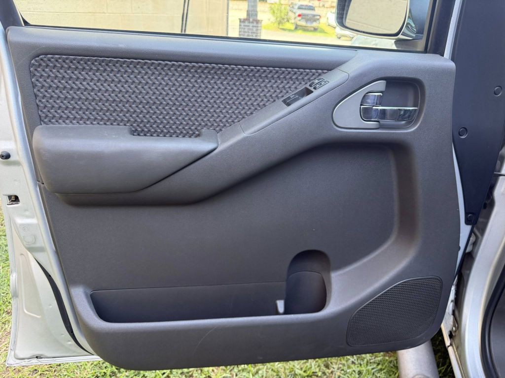 2007 Nissan Frontier Image 25